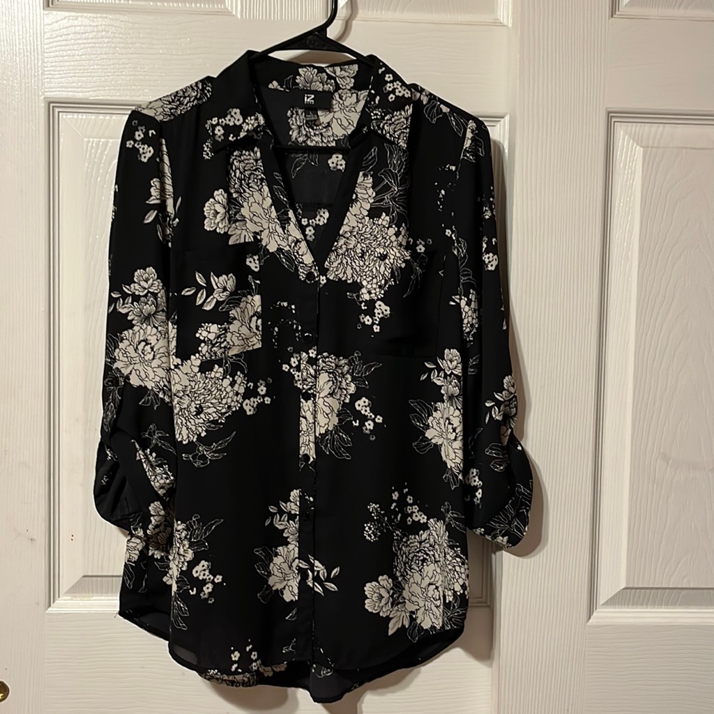 Iz Byer Woman Blouse . Black And White. Mid Sleeve
